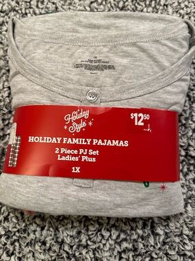 1X Holiday‎ Style Ladies Plus 2 Piece Pajama Set Santa's Favorite Plaid Bottoms